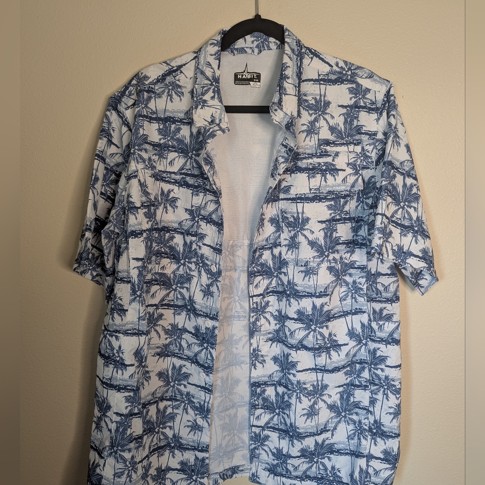 Habit Blue and White Patterned Aloha Shirt Size M